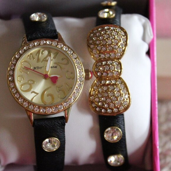 Brand New with Box/No tags, Stunning Betsey Johnson Wristwatch & Bracelet set - Picture 12 of 14